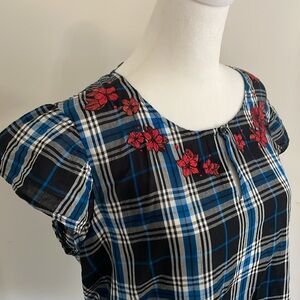 Liz Claiborne Black Blue White Plaid Flutter Sleeves Embroidered Floral Top SZ L